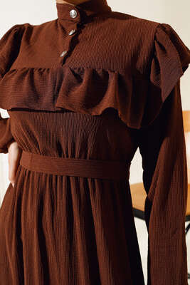 Önü Fırfırlı Bürümcük Elbise Kahve - Tesettür Elbise