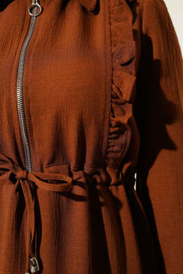 Önü Fırfırlı Fermuarlı Elbise Kahve - Tesettür Elbise