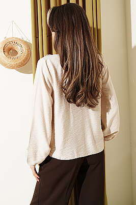 Önü Fırfırlı Uzun Kol Bluz Bej - Kadın Giyim Modelleri