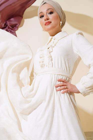 Önü Fırfırlı Yakalı Elbise Ekru - Elbise