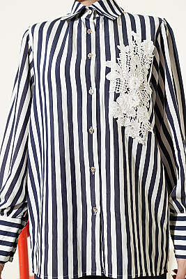 Önü Güpürlü Çizgili Gömlek Lacivert - Gömlek