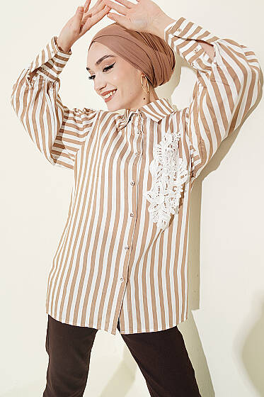 Önü Güpürlü Çizgili Gömlek Latte - Gömlek