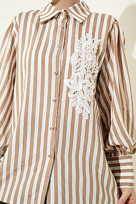 Önü Güpürlü Çizgili Gömlek Latte - Gömlek