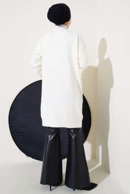 Önü İnci Süslemeli Düğmeli Triko Hırka Beyaz - Triko Hırka