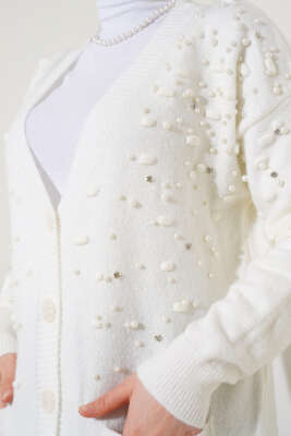 Önü İnci Süslemeli Düğmeli Triko Hırka Beyaz - Triko Hırka