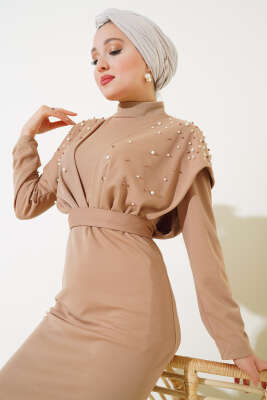 Önü İncili Kuşaklı Elbise Latte - Tesettür Elbise