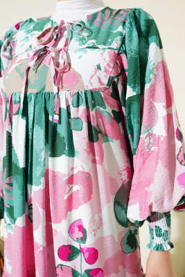 Önü İp Bağcıklı Desenli Elbise Yeşil - Tesettür Elbise