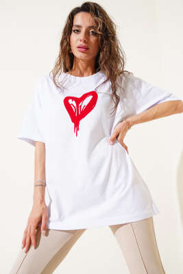 Önü Kalp Baskılı T-shirt Beyaz - Kadın Giyim Modelleri