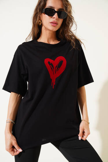 Önü Kalp Baskılı T-shirt Siyah - Kadın Giyim Modelleri