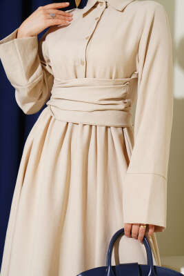 Önü Kuşak Bağlamalı Kloş Elbise Bej - Tesettür Elbise