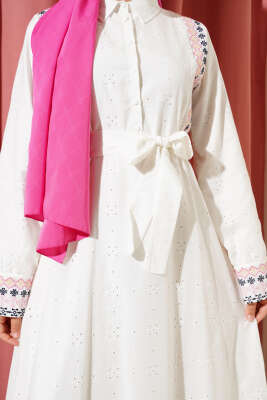 Önü Nakışlı Brodeli Kuşaklı Elbise Fuşya - Tesettür Elbise