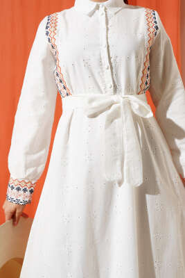 Önü Nakışlı Brodeli Kuşaklı Elbise Kiremit - Tesettür Elbise