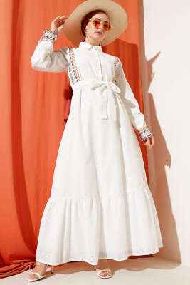 Önü Nakışlı Brodeli Kuşaklı Elbise Kiremit - Tesettür Elbise