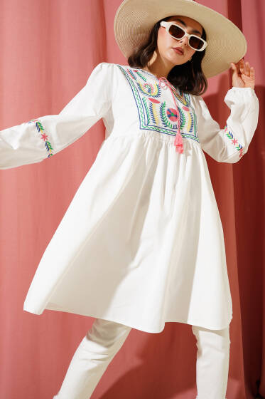 Önü Nakışlı Püskül İpli Tunik Pembe - Tunik