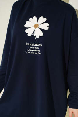 Önü Papatya Armalı Tunik Lacivert - Tunik