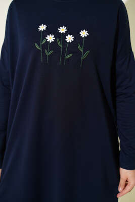 Önü Papatya Nakışlı Tunik Lacivert - Yılın Fırsatı