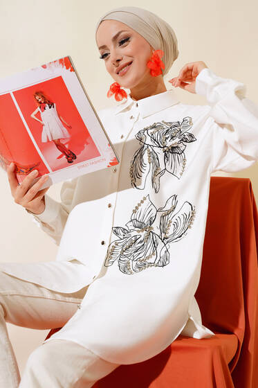 Önü Parlak Taş Detaylı Gömlek Ekru - Gömlek