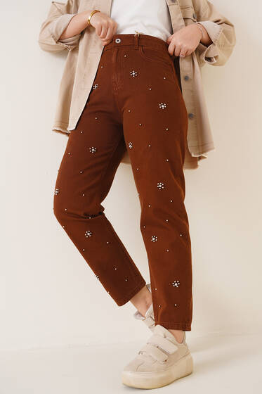 Önü Taş Süslemeli Kot Pantolon Kahve - Pantolon