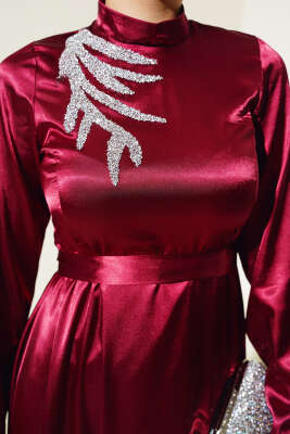 Önü Taş Süslemeli Saten Abiye Elbise Bordo - Tesettür Elbise