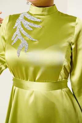 Önü Taş Süslemeli Saten Abiye Elbise Pastel Yeşili - Tesettür Elbise