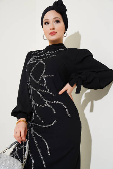 Önü Taşlı Bilek Bağlamalı Büyük Beden Elbise Siyah - Tesettür Elbise