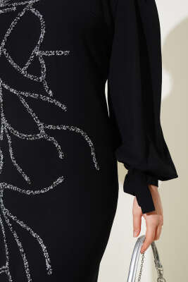 Önü Taşlı Bilek Bağlamalı Büyük Beden Elbise Siyah - Tesettür Elbise