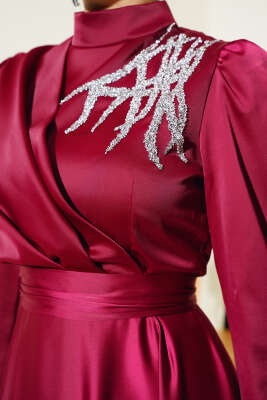 Önü Taşlı Kuşaklı Saten Abiye Elbise Bordo - Tesettür Elbise