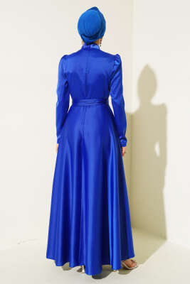 Önü Taşlı Kuşaklı Saten Abiye Elbise Saks - Tesettür Elbise