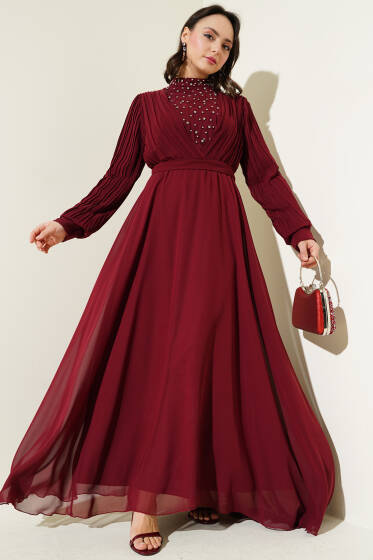 Önü Taşlı Pileli Şifon Elbise Bordo - Elbise