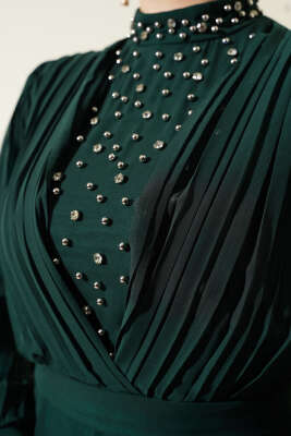 Önü Taşlı Pileli Şifon Elbise Zümrüt - Tesettür Elbise