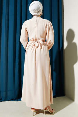 Önü Tül Çiçekli Kuşaklı Elbise Bej - Tesettür Elbise