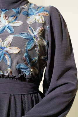 Önü Tül Çiçekli Kuşaklı Elbise Füme - Tesettür Elbise