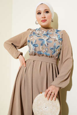 Önü Tül Çiçekli Kuşaklı Elbise Latte - Tesettür Elbise