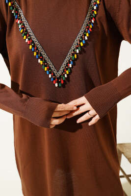 Önü V Boncuklu Triko Tunik Kahve - Triko Tunik