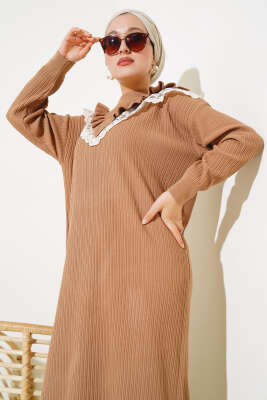 	 Önü V Dantelli Triko Elbise Latte - Tesettür Elbise