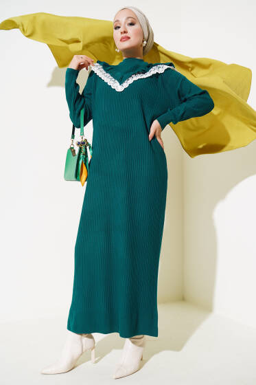 Önü V Dantelli Triko Elbise Zümrüt - Elbise