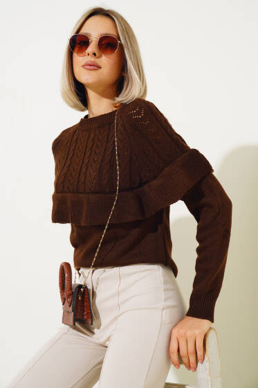 Önü ve Kolu Fırfırlı Triko Kazak Kahve - Triko