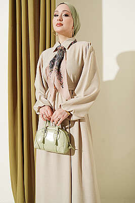 Önü Yarım Düğmeli Fularlı Elbise Bej - Elbise