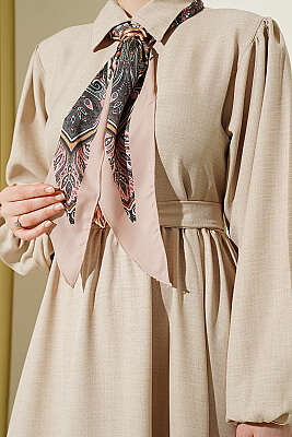 Önü Yarım Düğmeli Fularlı Elbise Bej - Elbise