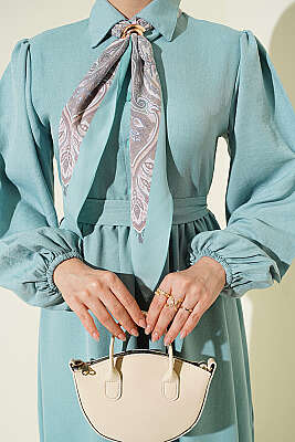 Önü Yarım Düğmeli Fularlı Elbise Çağla Yeşili - Elbise