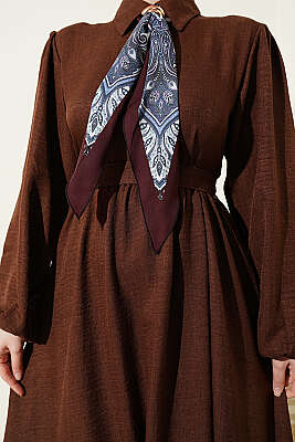 Önü Yarım Düğmeli Fularlı Elbise Kahve - Elbise