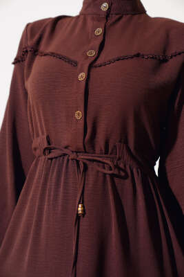 Önü Yarım Düğmeli Kat Kat Elbise Acı Kahve - Tesettür Elbise