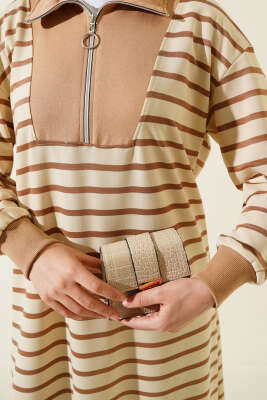 Önü Yarım Fermuarlı Çizgili Elbise Latte - Tesettür Elbise