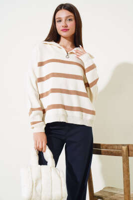 Önü Yarım Fermuarlı Çizgili Triko Kazak Büsküvi - Kadın Giyim Modelleri