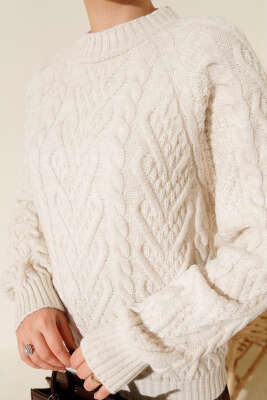 Örgü Kabartmalı Triko Kazak Ekru - Triko Kazak