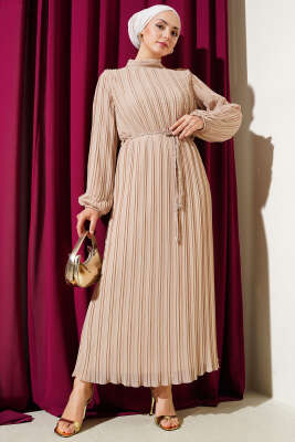 Örgü Kuşaklı Pileli Şifon Elbise Bej
