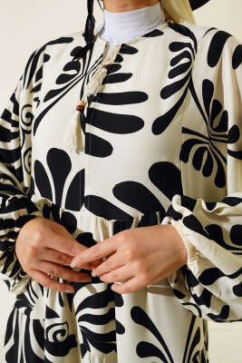 Otantik Desen Yaka Püsküllü Elbise Ekru Siyah - Tesettür Elbise