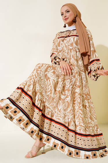 Otantik Desen Yaka Püsküllü Elbise Latte - Tesettür Elbise