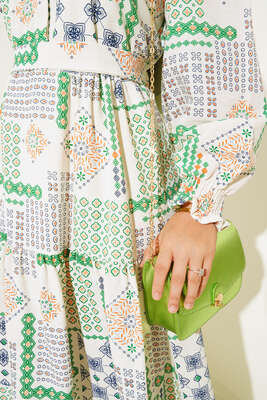 Otantik Design Desenli Kuşaklı Kolu Gipeli Elbise Yeşil - Tesettür Elbise