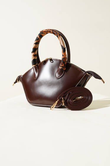 Oval Kesim Fularlı Çanta Kahve - Kol Çantası